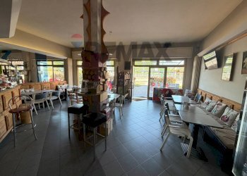 Sala da pranzo - Attività Commerciale via Ghidini
13, Ghisalba - foto 4