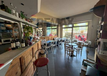 Sala da pranzo - Attività Commerciale via Ghidini
13, Ghisalba - foto 10