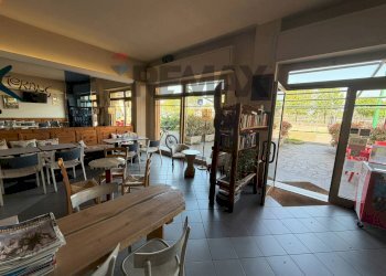Sala da pranzo - Attività Commerciale via Ghidini
13, Ghisalba - foto 15