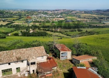 Vista delle montagne - Rustic Via Contrada Bore Di Tenna
48, Fermo - photo 1
