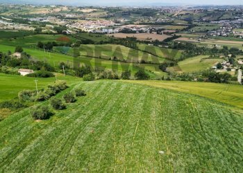 Vista delle montagne - Building land Contrada Bore Di Tenna
SNC, Fermo - photo 1