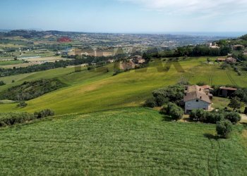 Vista delle montagne - Building land Contrada Bore Di Tenna
SNC, Fermo - photo 3