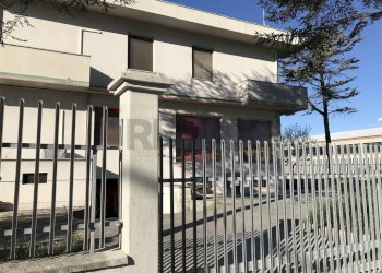 Edificio all\'aperto - Capannone Falconara Marittima - foto 6