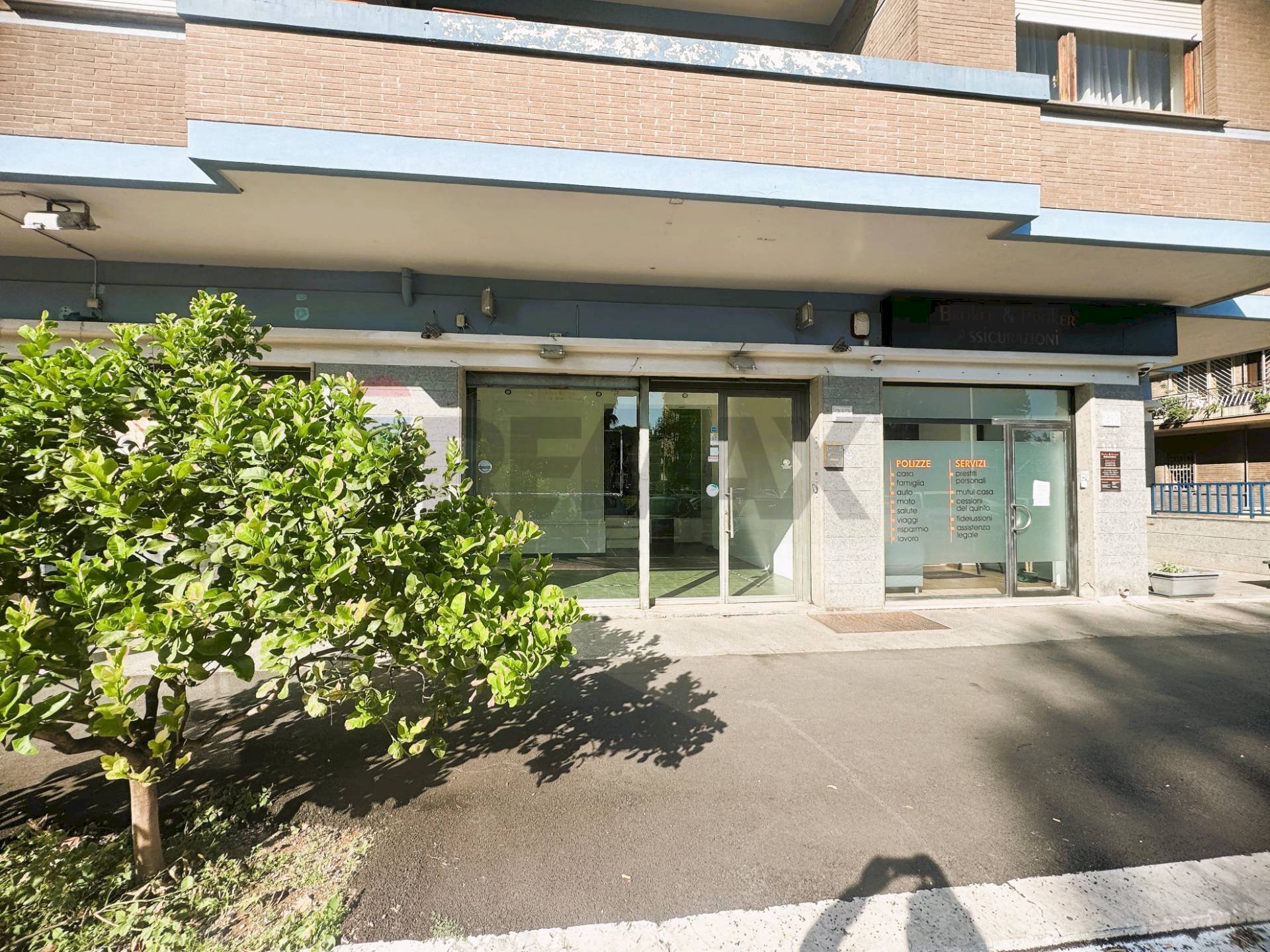 Edificio all\'aperto - Commercial Premises Via Isole Del Capo Verde
212, Roma - photo 2