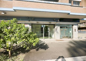 Edificio all\'aperto - Commercial Premises Via Isole Del Capo Verde
212, Roma - photo 2