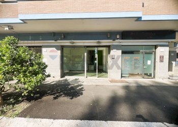 Edificio all\'aperto - Commercial Premises Via Isole Del Capo Verde
212, Roma - photo 3