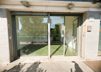 Edificio all\'aperto - Commercial Premises Via Isole Del Capo Verde
212, Roma - photo 5