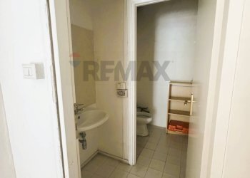 Bagno - Commercial Premises Via Isole Del Capo Verde
212, Roma - photo 12