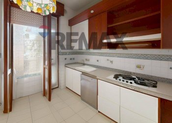 Cucina - Trilocale via Cardinale Oscar Romero
 
19, Magenta - foto 22