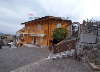 Casa all\'aperto - Casa semi indipendente PIAZZA CROCI
 
44, San Lupo - foto 2