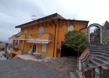 Casa all\'aperto - Casa semi indipendente PIAZZA CROCI
 
44, San Lupo - foto 4