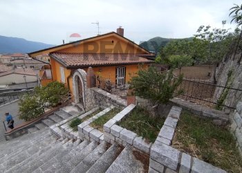 Giardino - Casa semi indipendente PIAZZA CROCI
 
44, San Lupo - foto 7