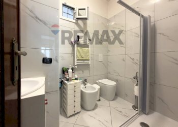 Bagno - Three-room apartment Via Roma
 
211, Mariglianella - photo 19