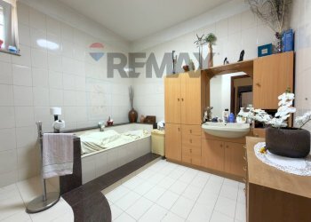 Bagno - Three-room apartment Via Roma
 
211, Mariglianella - photo 20