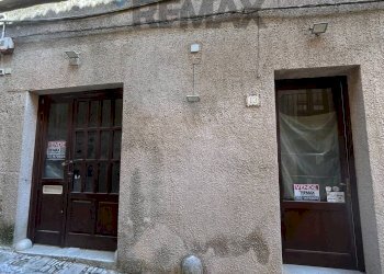 Edificio all\'aperto - Locale Commerciale via Tommaso Guarrasi
13-15, Erice - foto 1
