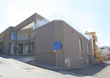 Facciata - Negozio via Fabio Filzi, Matino - foto 3