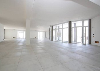 Interno non residenziale - Negozio via Fabio Filzi, Matino - foto 4