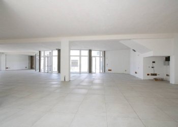 Interno non residenziale - Negozio via Fabio Filzi, Matino - foto 8