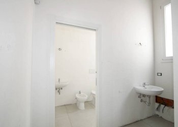 Bagno - Negozio via Fabio Filzi, Matino - foto 9