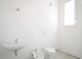 Bagno - Negozio via Fabio Filzi, Matino - foto 10