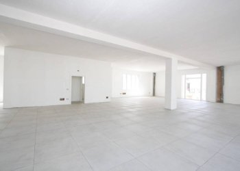 Interno non residenziale - Negozio via Fabio Filzi, Matino - foto 13