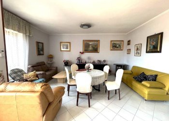 Salone - Appartamento via Appia Lato Napoli, Formia - foto 4