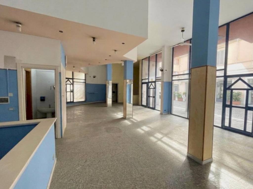 Interno non residenziale - Negozio via dei Guasco, Alessandria - foto 2