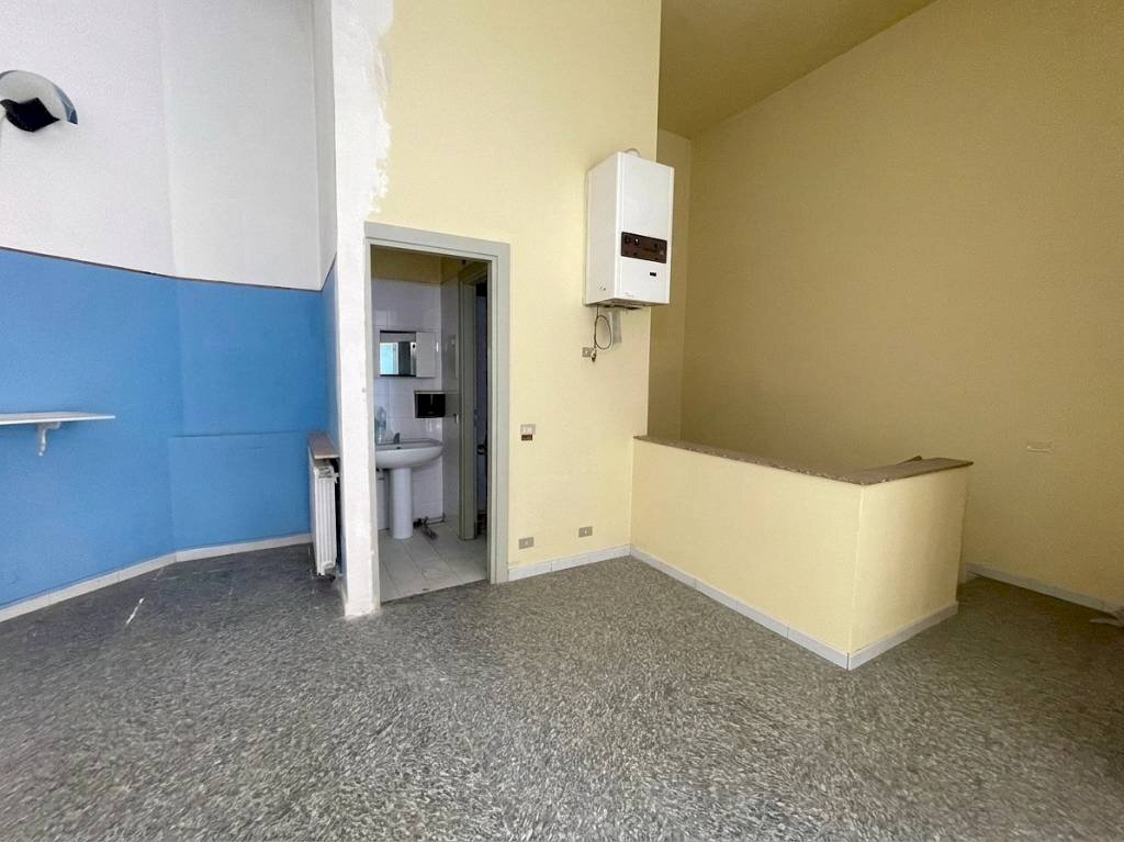Bagno - Negozio via dei Guasco, Alessandria - foto 3