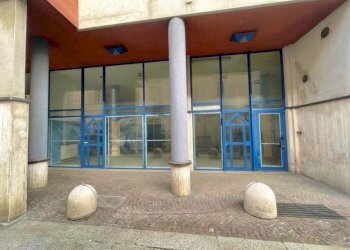 Facciata - Negozio via dei Guasco, Alessandria - foto 8