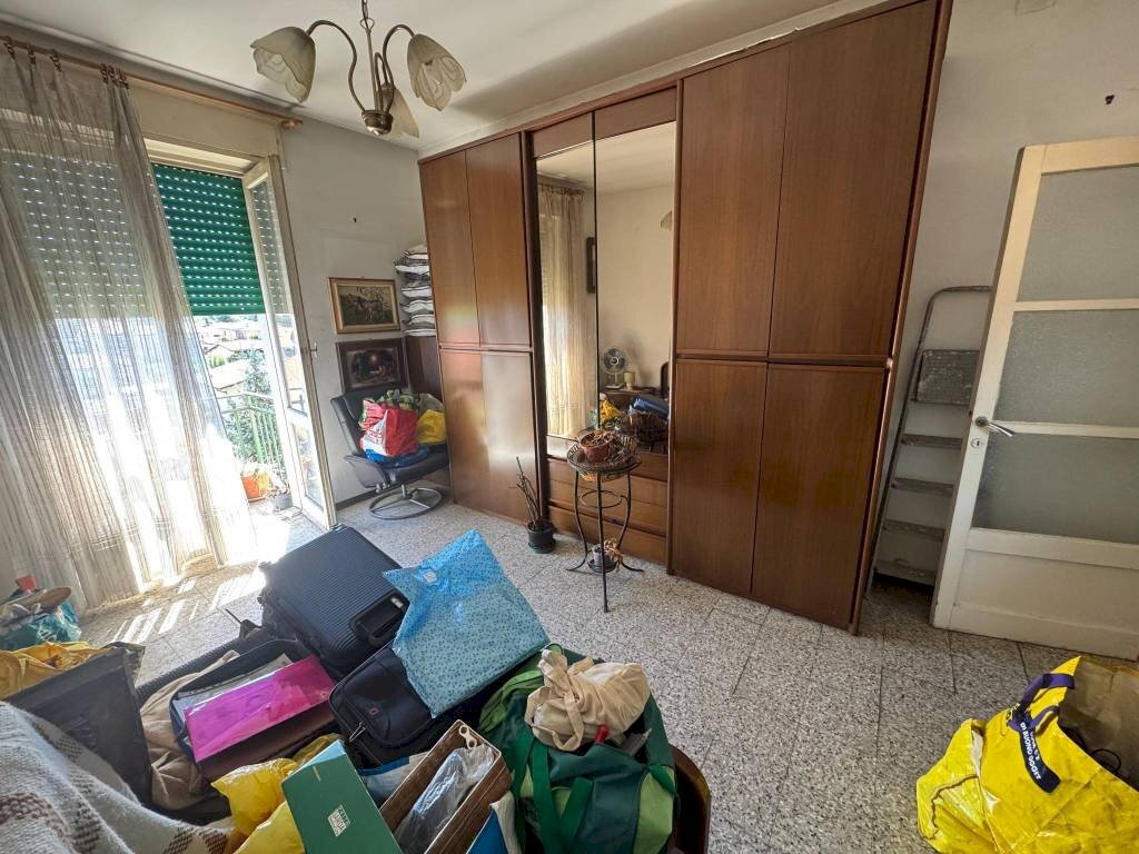 Camera da letto - Bilocale via Giuseppe Mazzini, 9, Arsago Seprio - foto 2