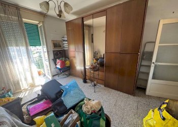 Camera da letto - Bilocale via Giuseppe Mazzini, 9, Arsago Seprio - foto 2
