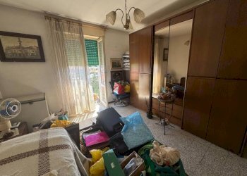 Camera da letto - Bilocale via Giuseppe Mazzini, 9, Arsago Seprio - foto 4