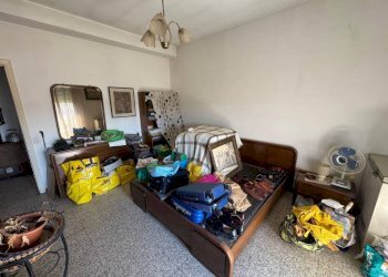 Camera da letto - Bilocale via Giuseppe Mazzini, 9, Arsago Seprio - foto 9