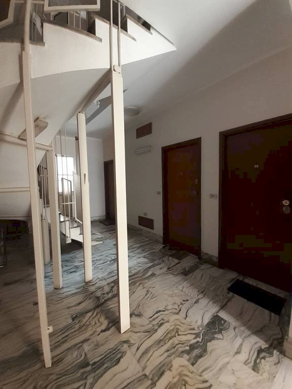 Interno palazzo - One-room apartment via San Donato, 3, Torino (neighborhood San Donato) - photo 1