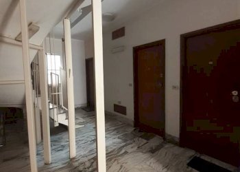 Interno palazzo - One-room apartment via San Donato, 3, Torino (neighborhood San Donato) - photo 1
