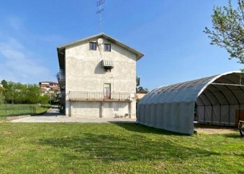 Facciata - Four-room apartment via Langhe, 408, Magliano Alpi - photo 2