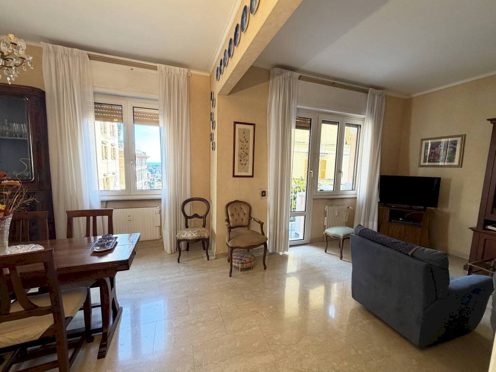 Salone - Appartamento via Cesare Cabella, 26, Genova (zona Castelletto) - foto 2