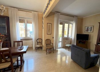 Salone - Appartamento via Cesare Cabella, 26, Genova (zona Castelletto) - foto 2