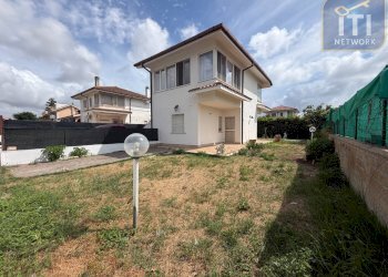 Foto 1 - Villa Via Tagliamento, Ardea - photo 1