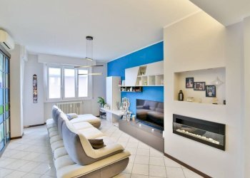 Salone - Three-room apartment via Lanzi, 55, Cornate d'Adda - photo 4