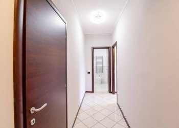 Corridoio - Three-room apartment via Lanzi, 55, Cornate d'Adda - photo 13