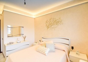 Camera da letto - Three-room apartment via Lanzi, 55, Cornate d'Adda - photo 16