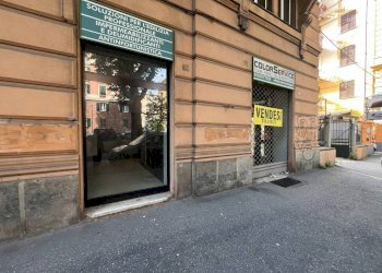 Facciata - Negozio corso Torino, 17, Genova (zona Foce) - foto 2