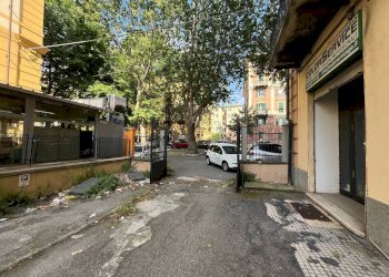 Cortile interno - Negozio corso Torino, 17, Genova (zona Foce) - foto 3
