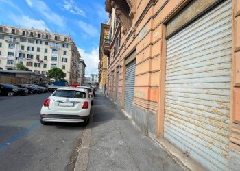 Facciata - Negozio corso Torino, 17, Genova (zona Foce) - foto 7