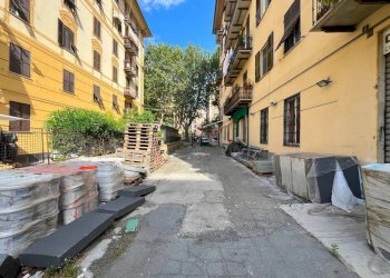 Cortile interno - Negozio corso Torino, 17, Genova (zona Foce) - foto 12