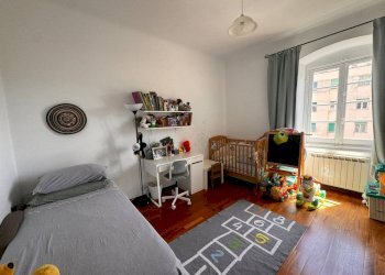 Camera da letto - Appartamento via Inferiore Costigliolo, Genova (zona Nervi) - foto 10