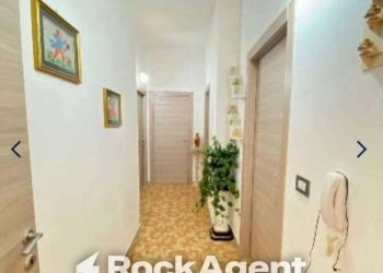 Corridoio - Three-room apartment via Canova, 131, Casarano - photo 2