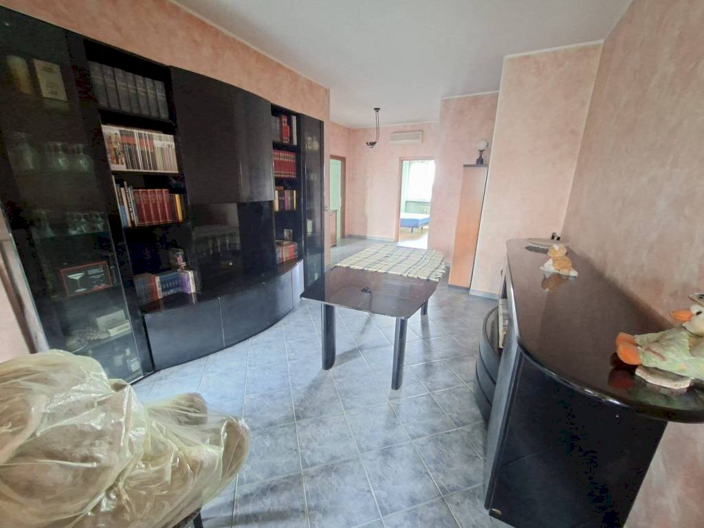Three-room apartment Torino (neighborhood Mirafiori Sud) - photo 1