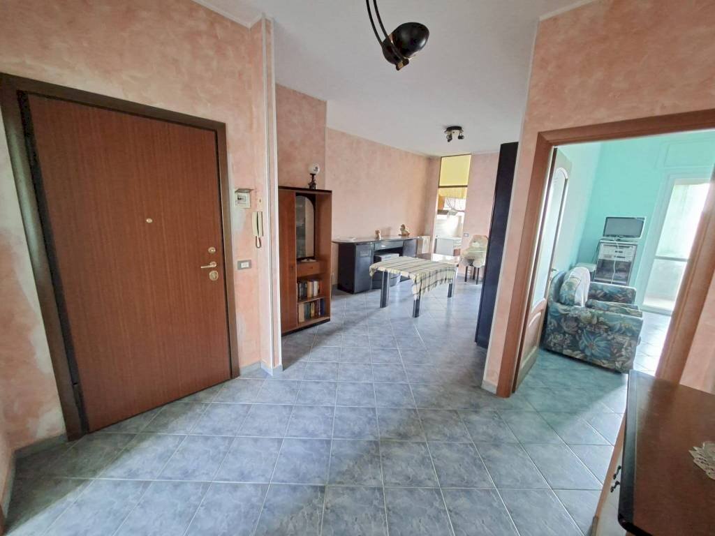 Three-room apartment Torino (neighborhood Mirafiori Sud) - photo 2